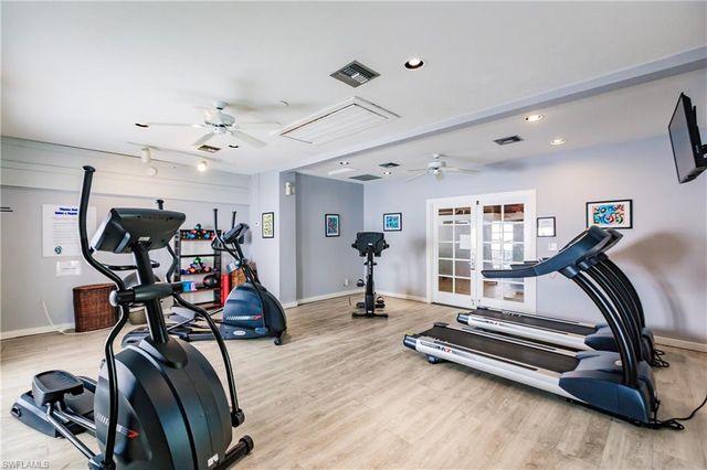600 Neapolitan WAY 152, Naples, FL 34103