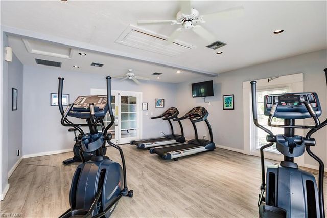 600 Neapolitan WAY 152, Naples, FL 34103