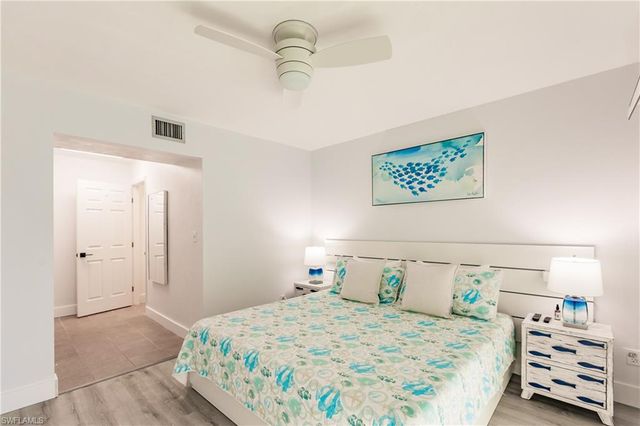 600 Neapolitan WAY 152, Naples, FL 34103