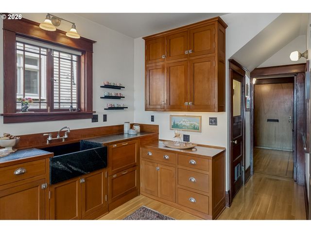 1307 Ne HANCOCK St, Portland, OR 97212