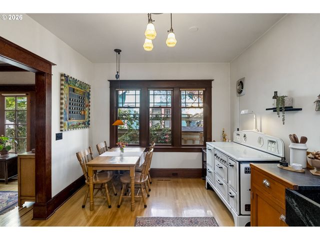 1307 Ne HANCOCK St, Portland, OR 97212