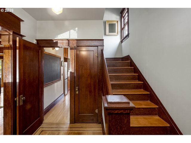 1307 Ne HANCOCK St, Portland, OR 97212