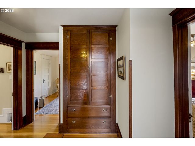 1307 Ne HANCOCK St, Portland, OR 97212