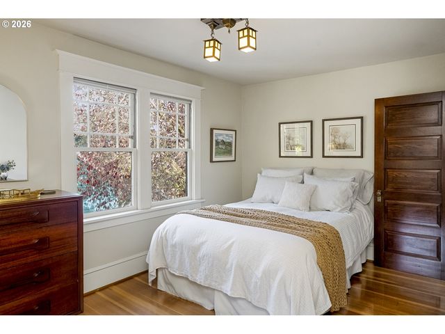 1307 Ne HANCOCK St, Portland, OR 97212