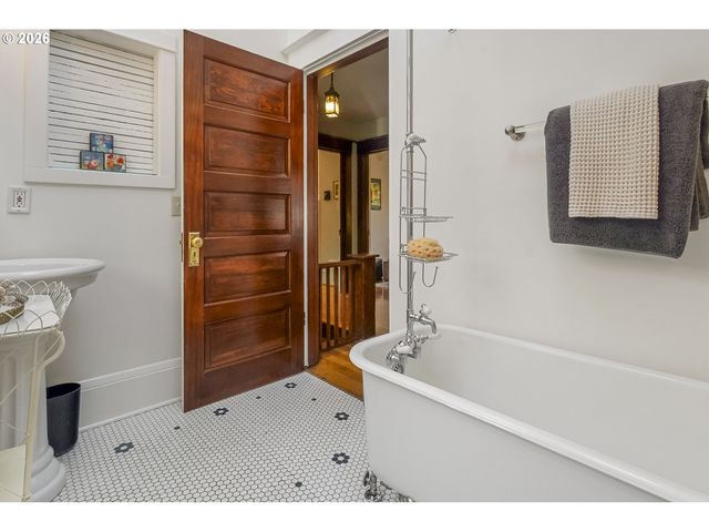 1307 Ne HANCOCK St, Portland, OR 97212