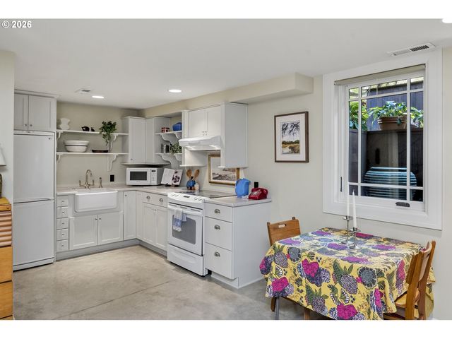 1307 Ne HANCOCK St, Portland, OR 97212