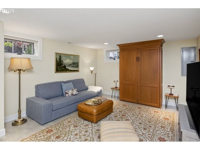 1307 Ne HANCOCK St, Portland, OR 97212