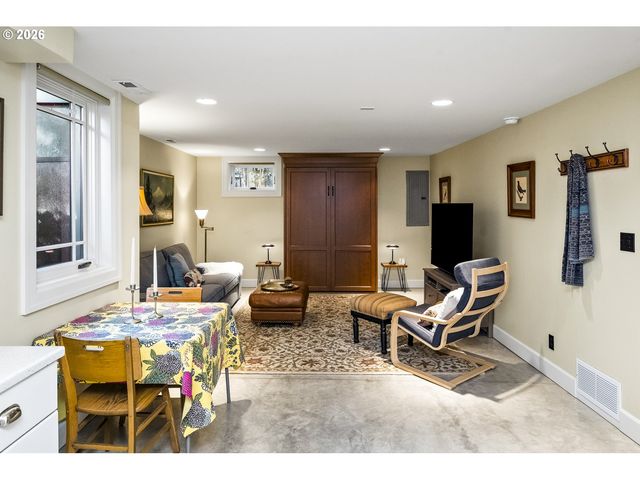 1307 Ne HANCOCK St, Portland, OR 97212