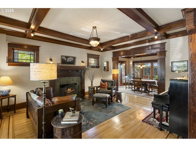 1307 Ne HANCOCK St, Portland, OR 97212