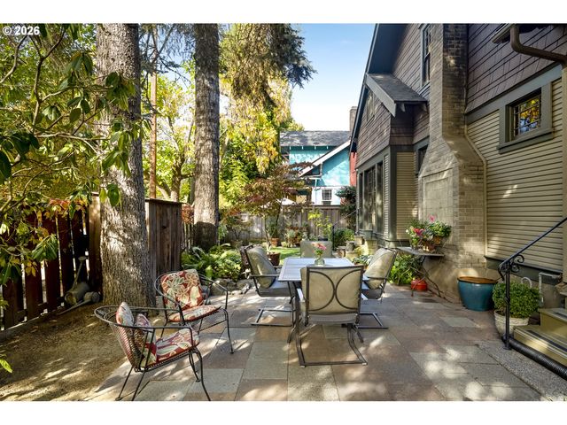 1307 Ne HANCOCK St, Portland, OR 97212