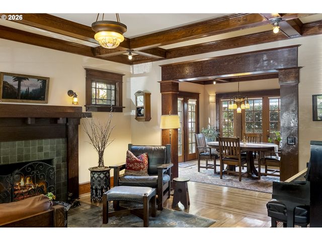1307 Ne HANCOCK St, Portland, OR 97212