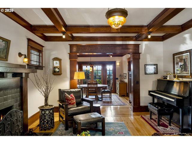 1307 Ne HANCOCK St, Portland, OR 97212