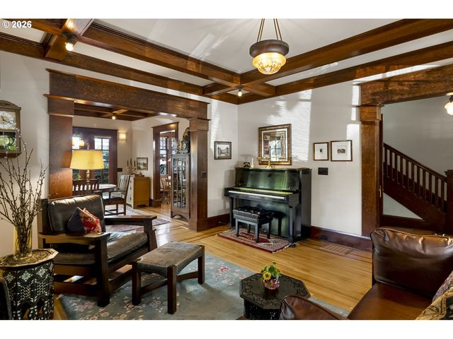 1307 Ne HANCOCK St, Portland, OR 97212