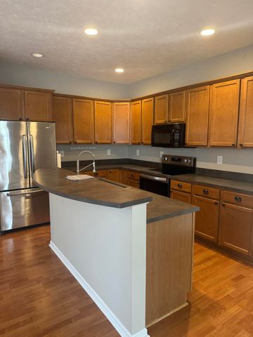 573 Brownstone Street, Holland City, MI 49423