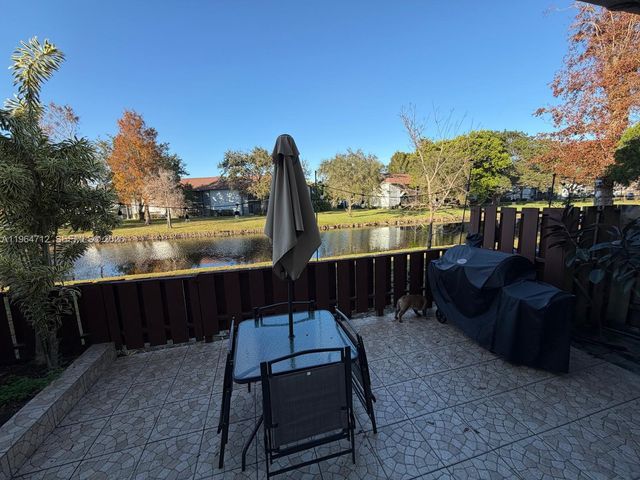 868 NW 81st Way 9, Plantation, FL 33324