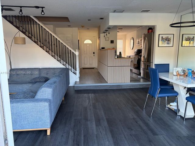 868 NW 81st Way 9, Plantation, FL 33324