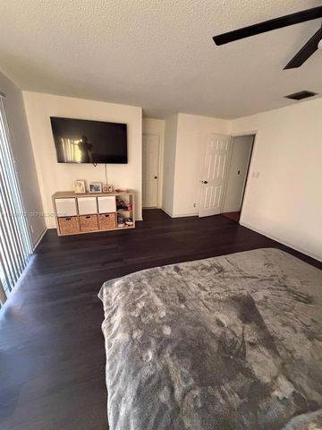 868 NW 81st Way 9, Plantation, FL 33324