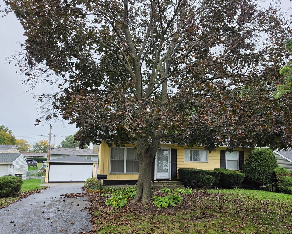 7637 Woodridge Drive, Woodridge, IL 60517 — photo 3