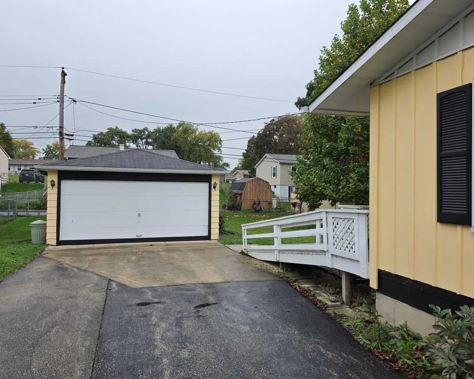 7637 Woodridge Drive, Woodridge, IL 60517 — photo 5