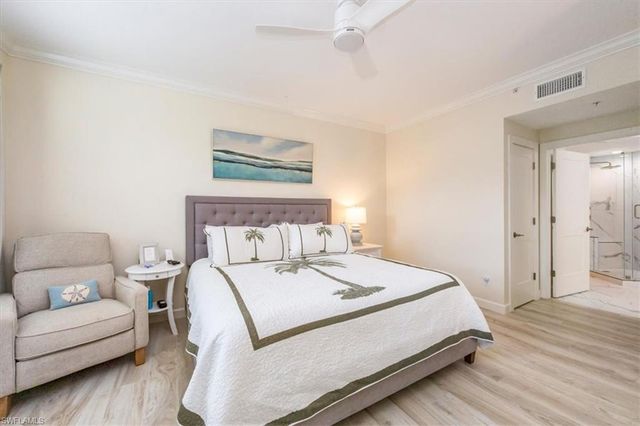 500 L Ambiance CIR # 101, Naples, FL 34108