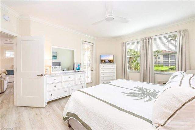 500 L Ambiance CIR # 101, Naples, FL 34108