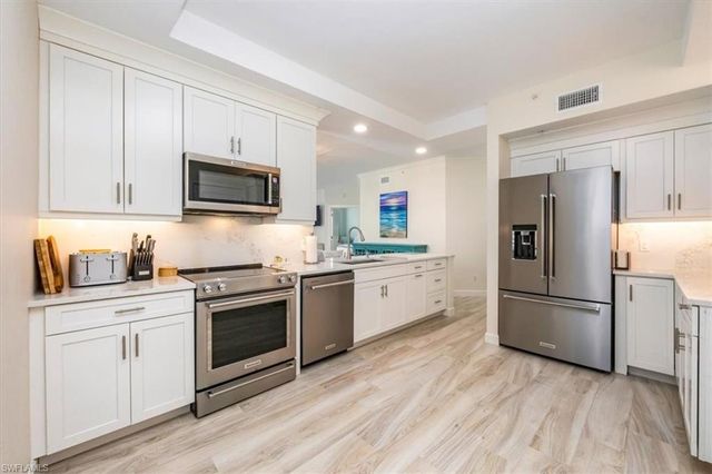 500 L Ambiance CIR # 101, Naples, FL 34108