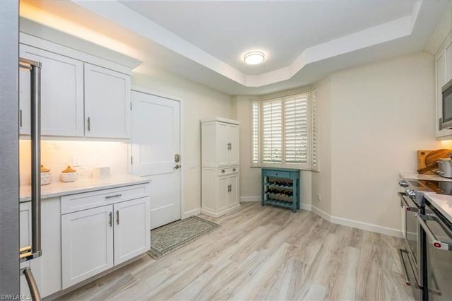 500 L Ambiance CIR # 101, Naples, FL 34108