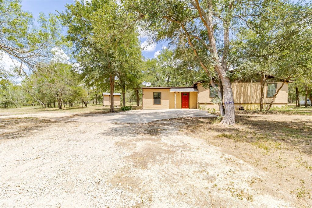 4459 Pettytown RD, Dale, TX 78616