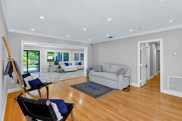 13945 Cartee Rd, Palmetto Bay, FL 33158