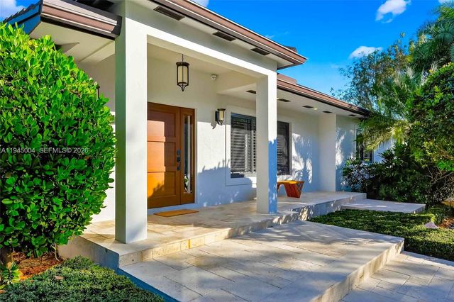 13945 Cartee Rd, Palmetto Bay, FL 33158