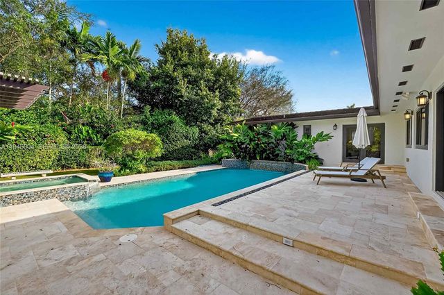 13945 Cartee Rd, Palmetto Bay, FL 33158