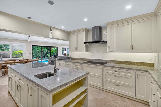 13945 Cartee Rd, Palmetto Bay, FL 33158