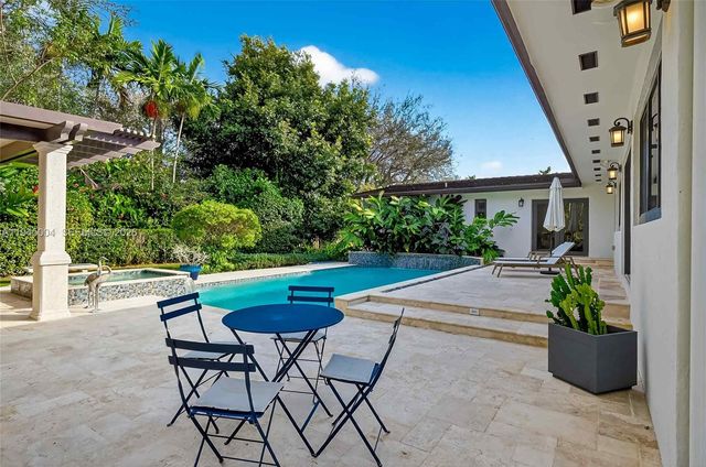 13945 Cartee Rd, Palmetto Bay, FL 33158