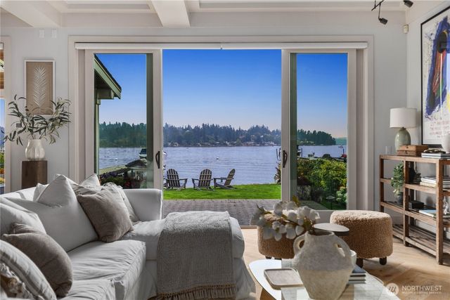 9015 NE Juanita Lane, Kirkland, WA 98034