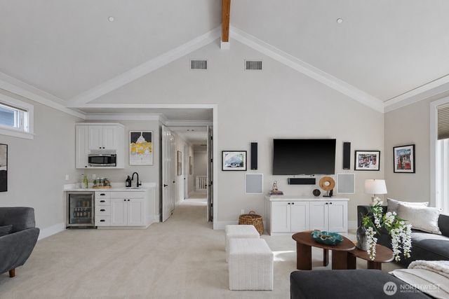 9015 NE Juanita Lane, Kirkland, WA 98034