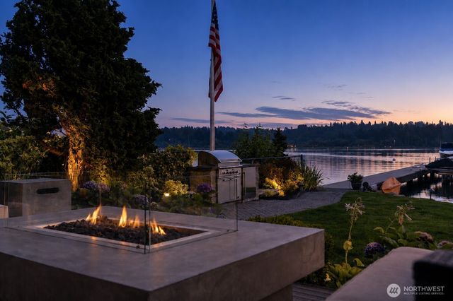 9015 NE Juanita Lane, Kirkland, WA 98034