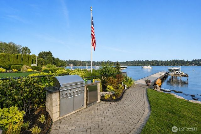 9015 NE Juanita Lane, Kirkland, WA 98034