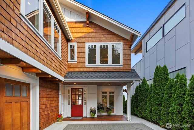 9015 NE Juanita Lane, Kirkland, WA 98034