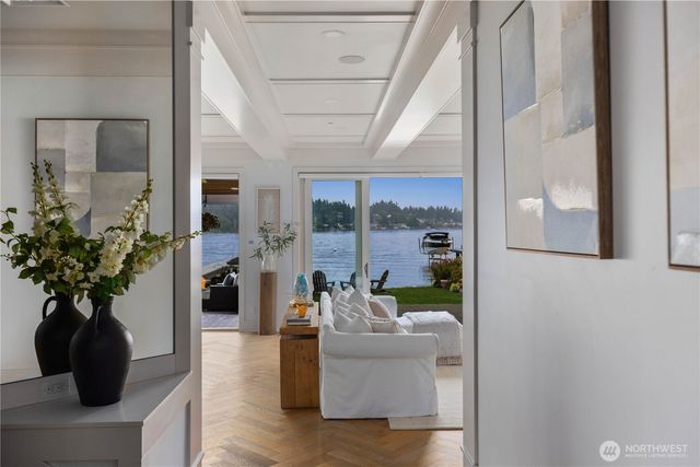 9015 NE Juanita Lane, Kirkland, WA 98034