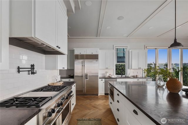 9015 NE Juanita Lane, Kirkland, WA 98034