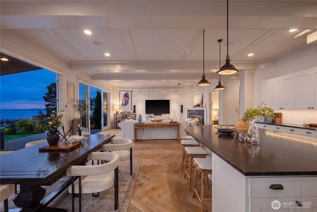 9015 NE Juanita Lane, Kirkland, WA 98034