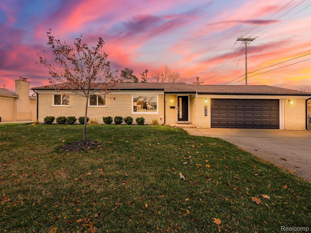 8988 Pere Avenue, Livonia, MI 48150