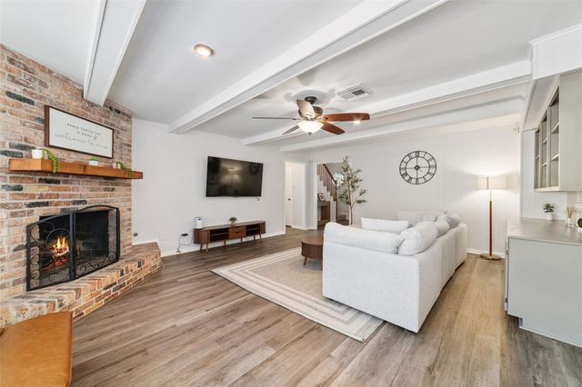 563 Landfall Ln, Conroe, TX 77302