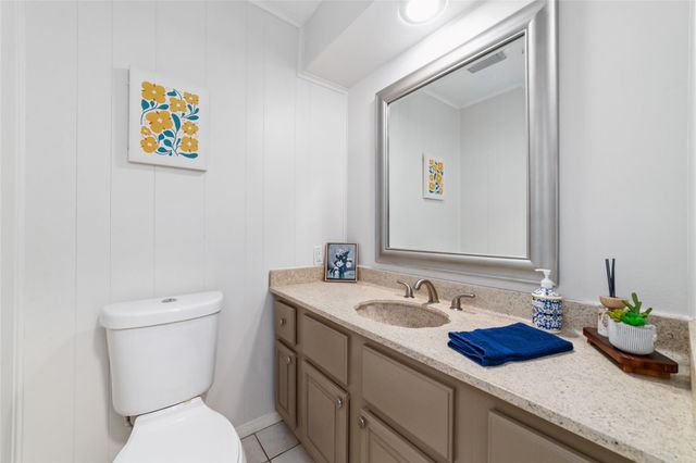 563 Landfall Ln, Conroe, TX 77302