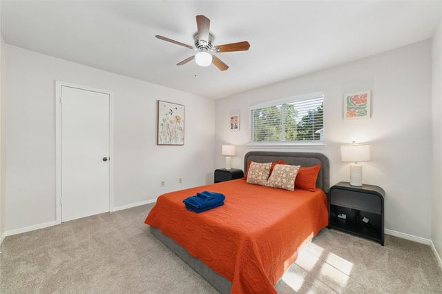 563 Landfall Ln, Conroe, TX 77302