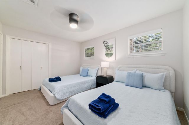 563 Landfall Ln, Conroe, TX 77302