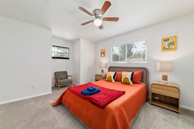 563 Landfall Ln, Conroe, TX 77302