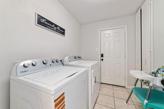 563 Landfall Ln, Conroe, TX 77302
