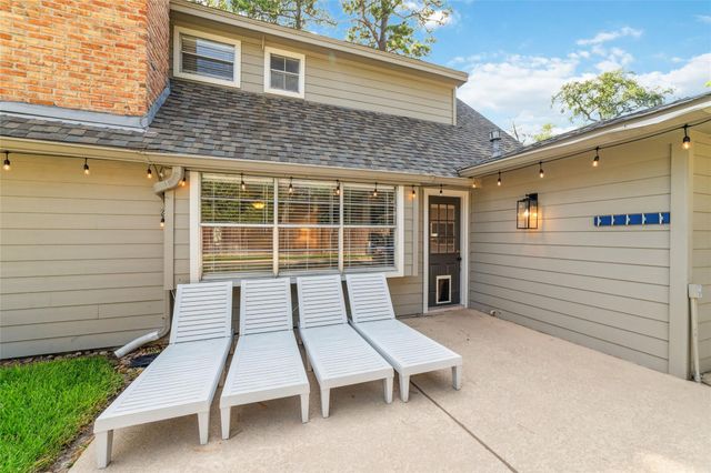 563 Landfall Ln, Conroe, TX 77302