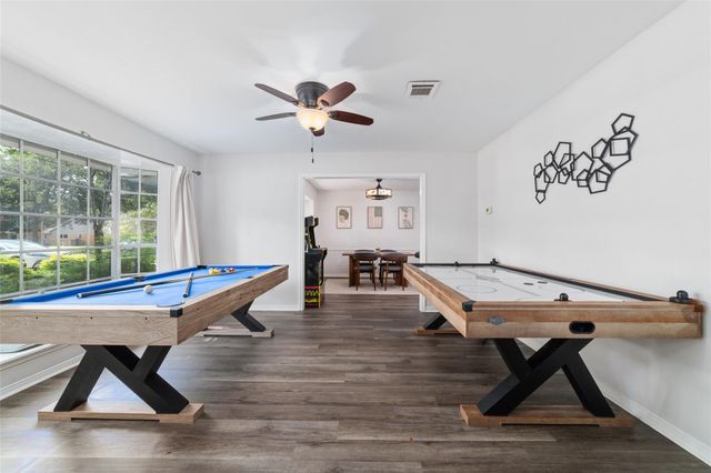 563 Landfall Ln, Conroe, TX 77302